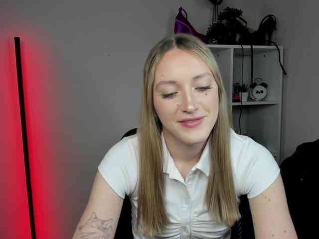 EvelynBlond26