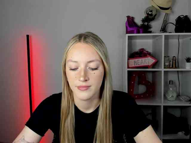 EvelynBlond26