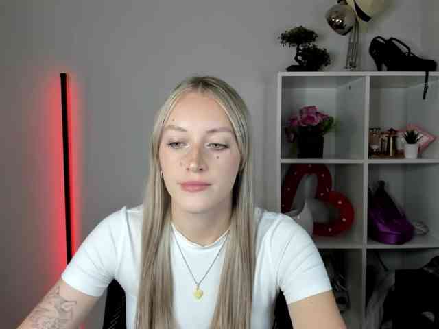 EvelynBlond26