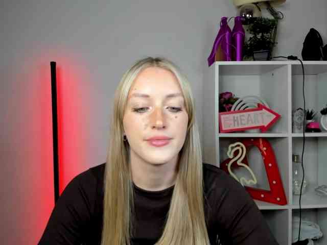 EvelynBlond26