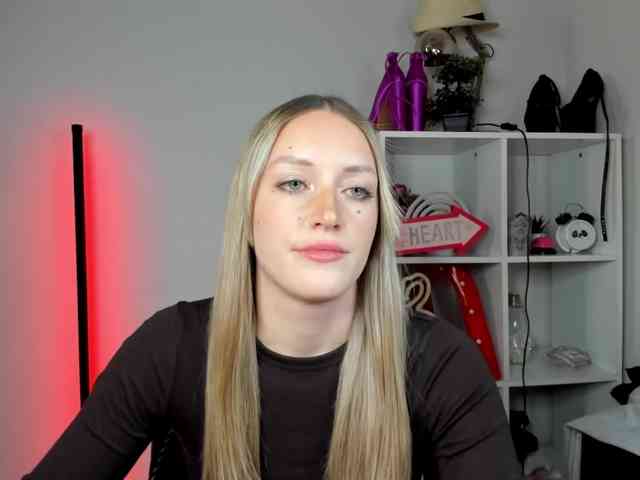 Model: EvelynBlond26