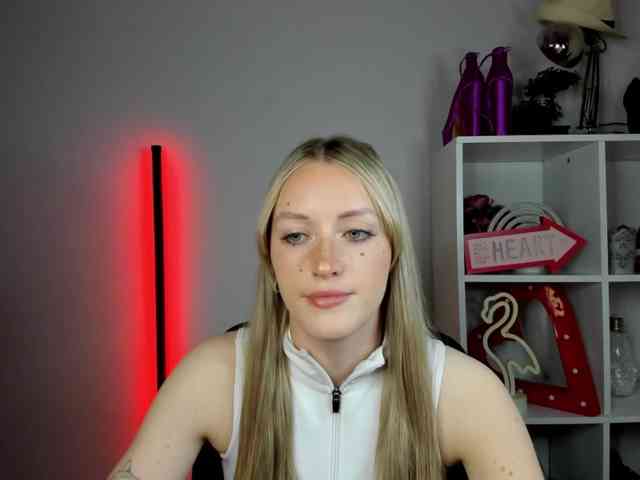 EvelynBlond26