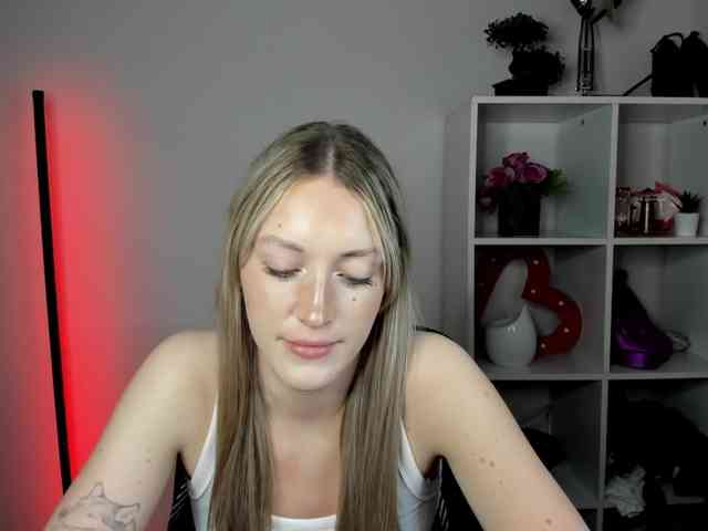 Model: EvelynBlond26