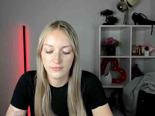 EvelynBlond26