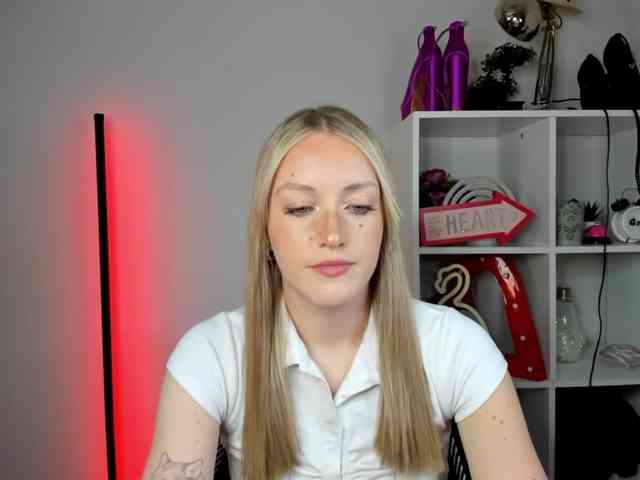 EvelynBlond26