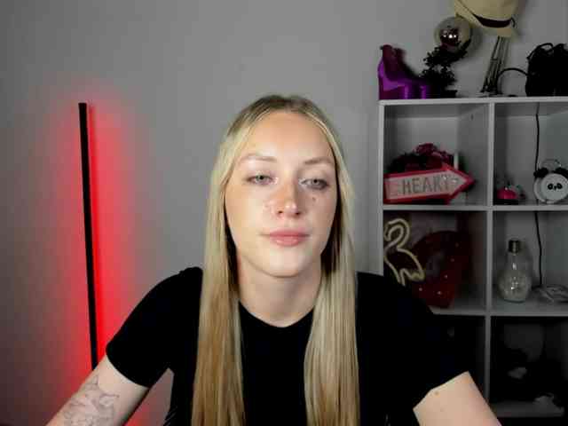 Model: EvelynBlond26