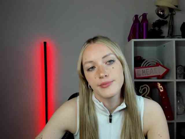EvelynBlond26