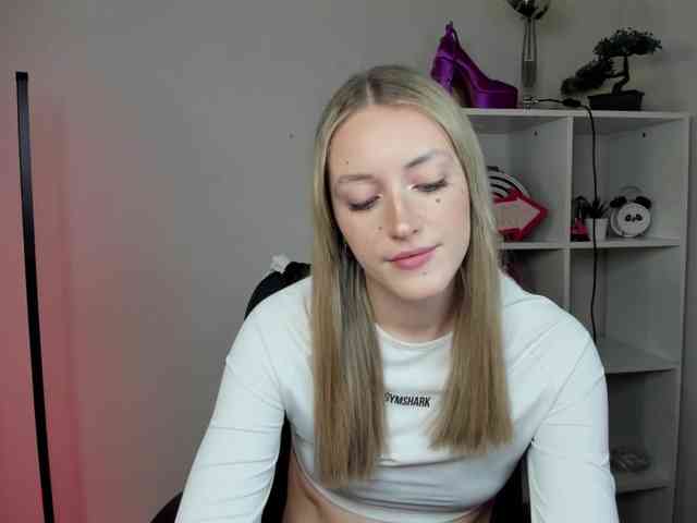 EvelynBlond26