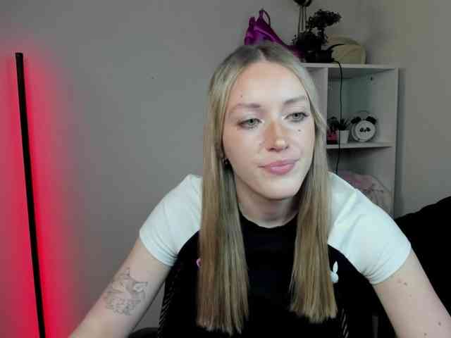 EvelynBlond26