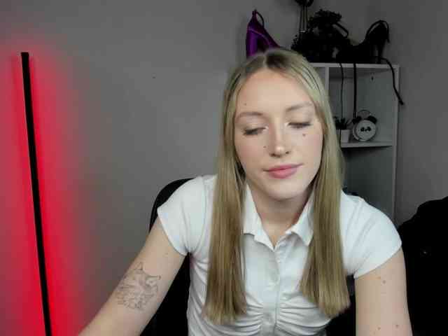 EvelynBlond26