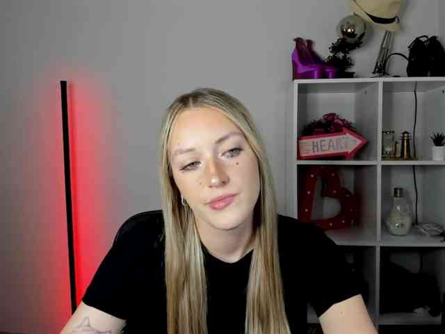 EvelynBlond26