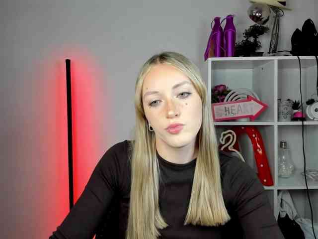EvelynBlond26
