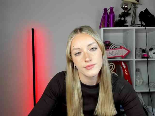 EvelynBlond26