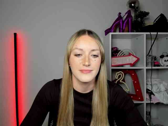 EvelynBlond26