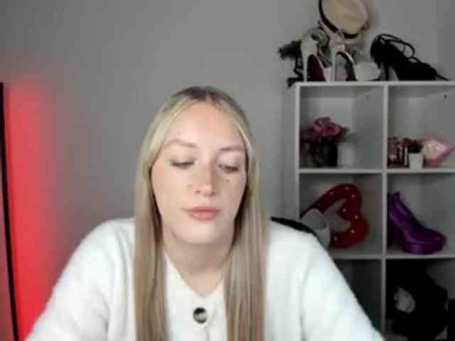 EvelynBlond26