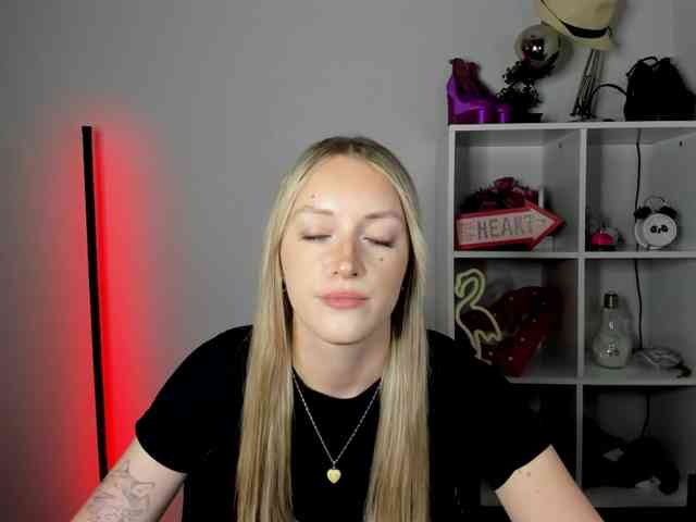 EvelynBlond26