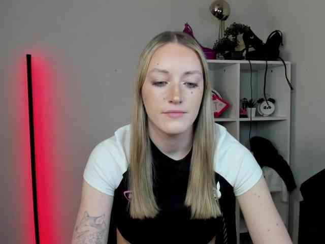 EvelynBlond26