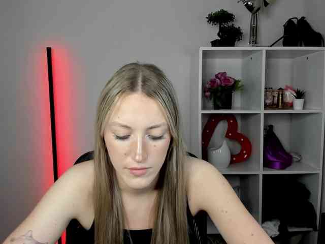 Model: EvelynBlond26