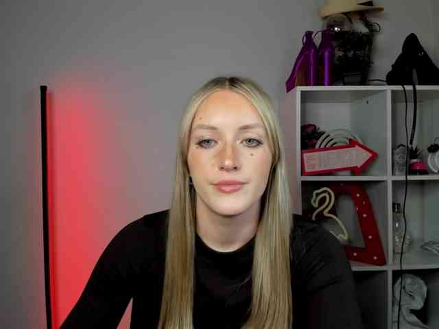 EvelynBlond26