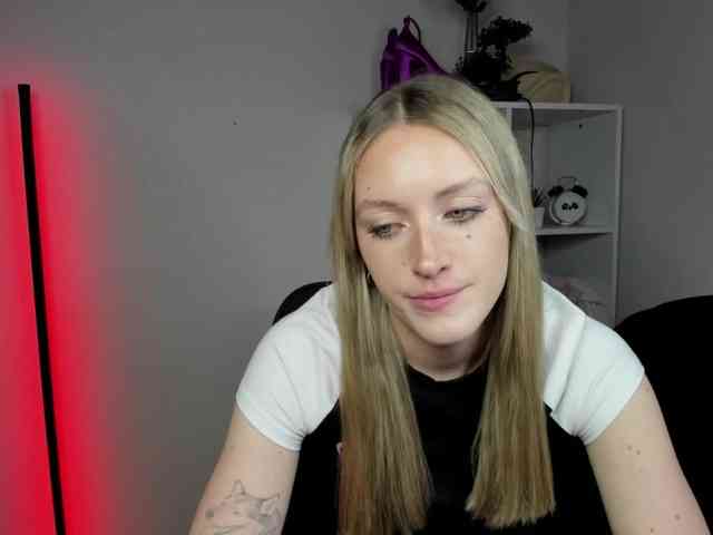 EvelynBlond26