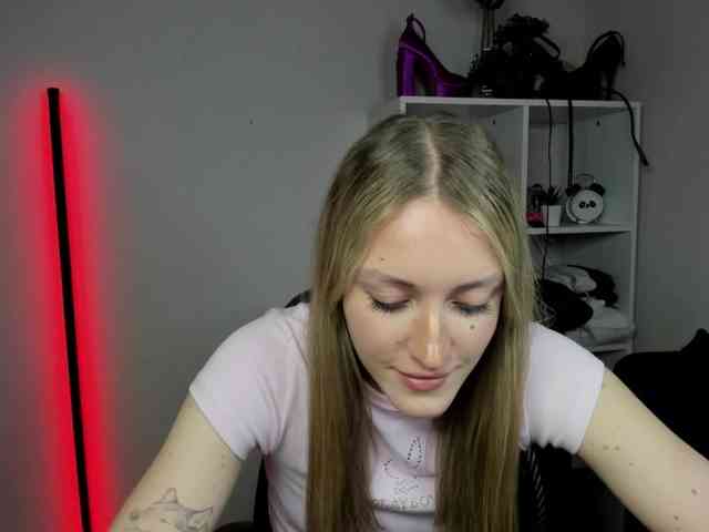 EvelynBlond26