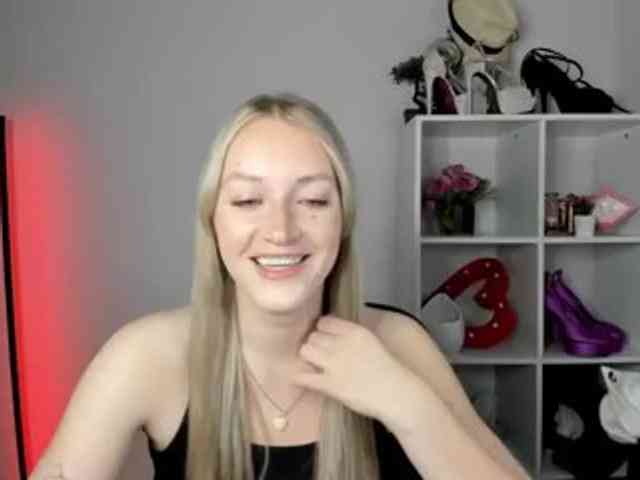 Model: EvelynBlond26