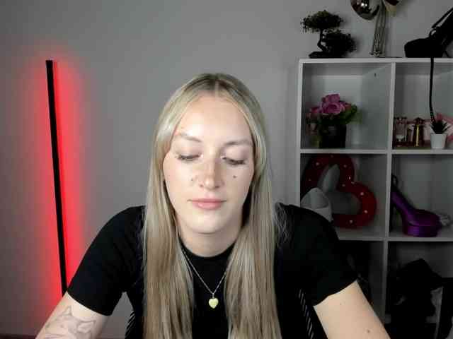 EvelynBlond26