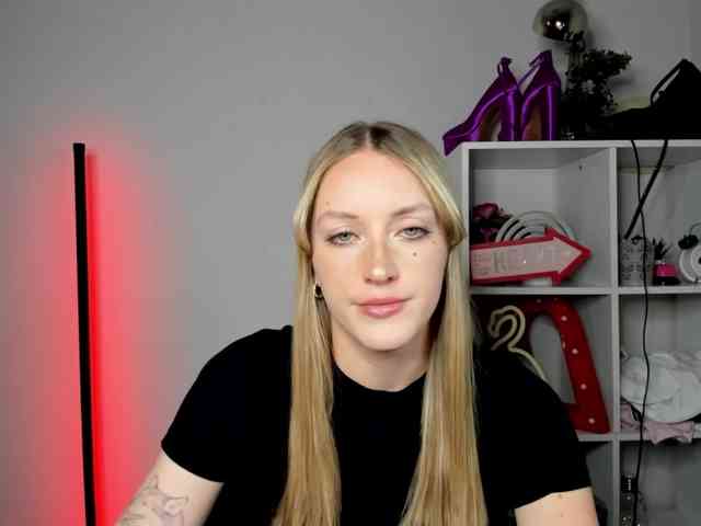 EvelynBlond26