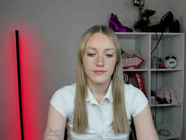 EvelynBlond26
