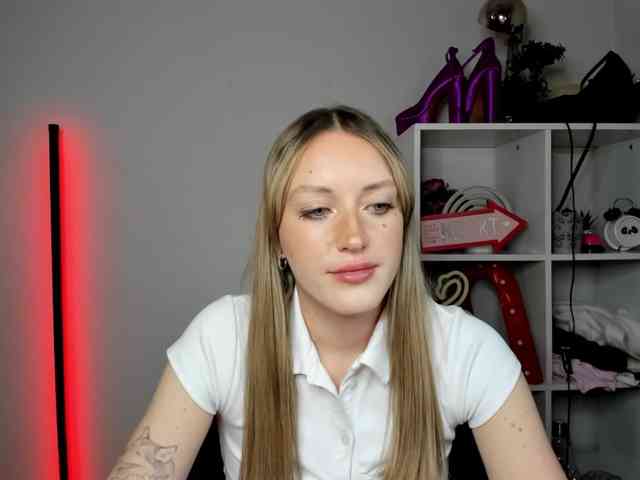 EvelynBlond26