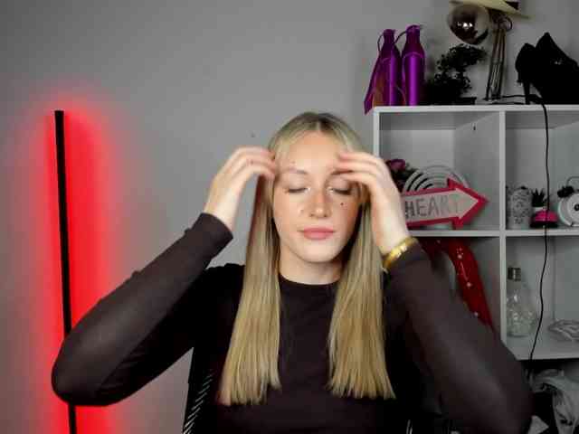 EvelynBlond26