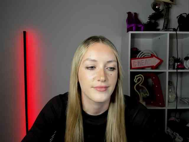 Model: EvelynBlond26