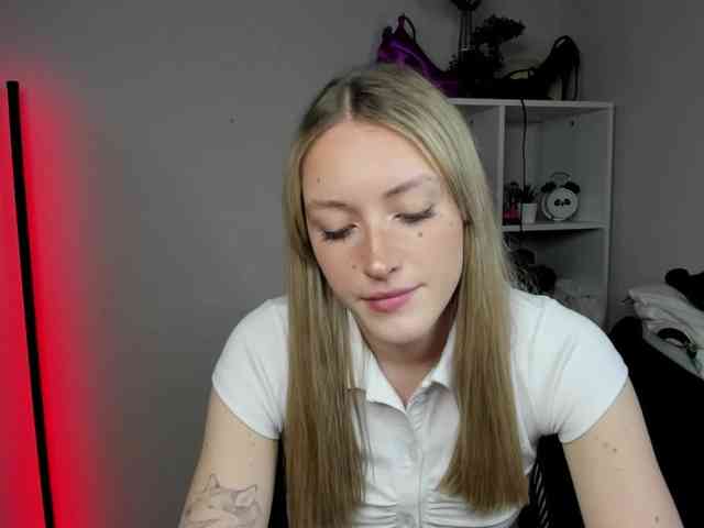 EvelynBlond26