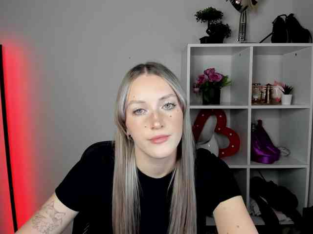 Model: EvelynBlond26