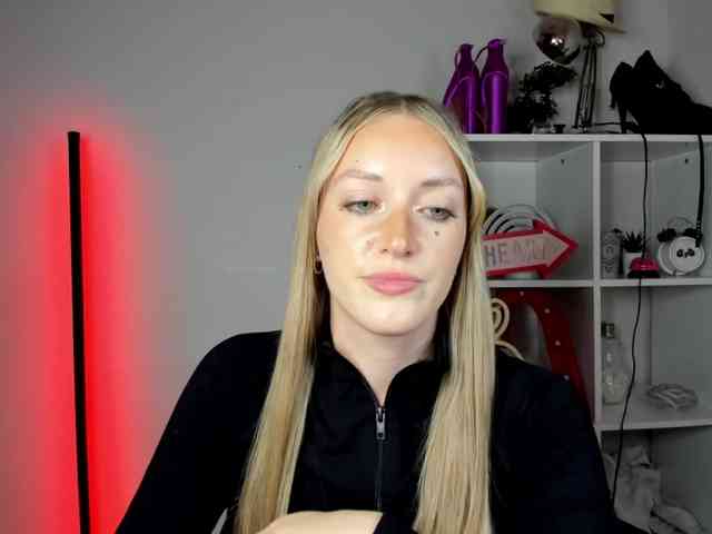 EvelynBlond26 webcam