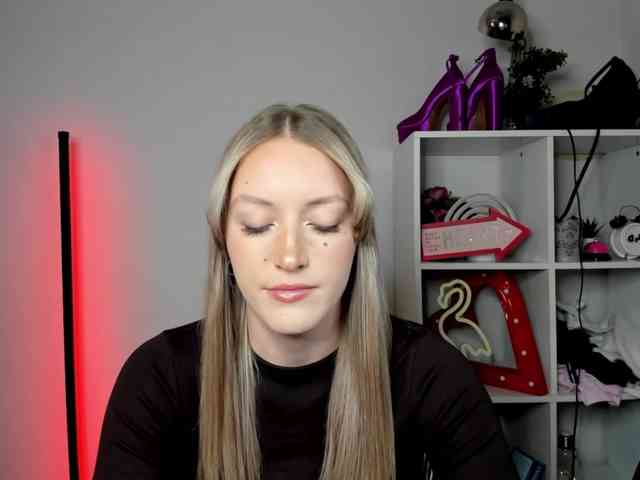 EvelynBlond26