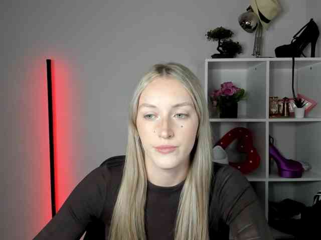 EvelynBlond26