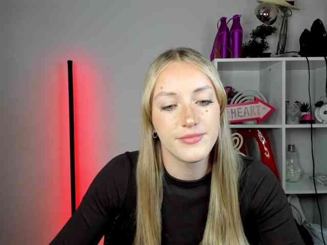 EvelynBlond26
