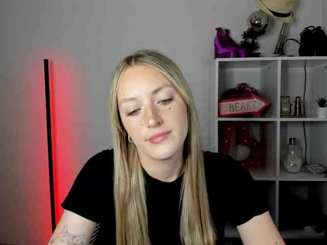EvelynBlond26