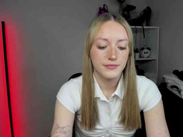EvelynBlond26