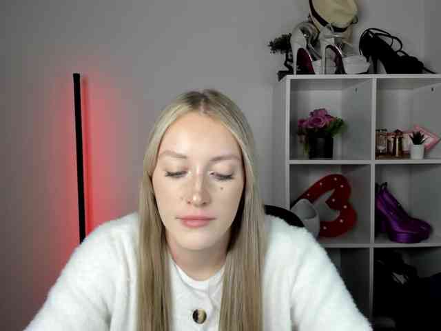 EvelynBlond26