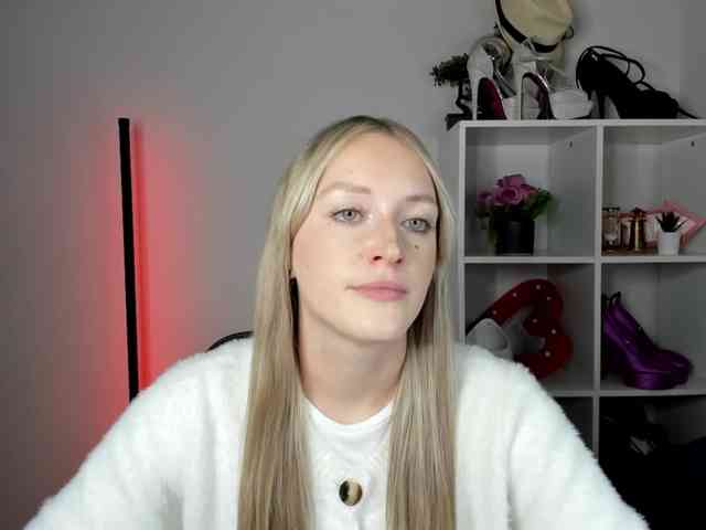 EvelynBlond26