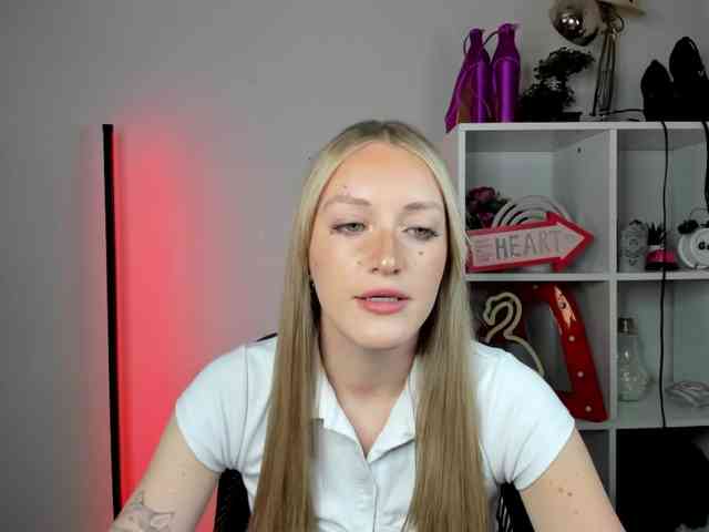 EvelynBlond26