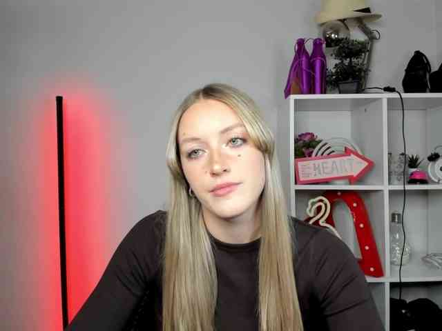 EvelynBlond26