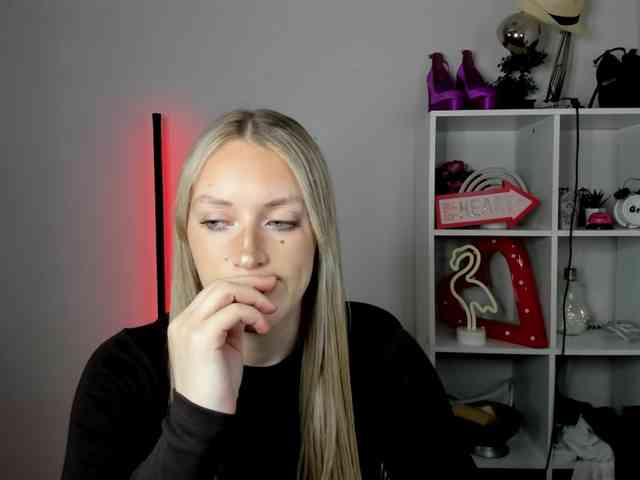 EvelynBlond26