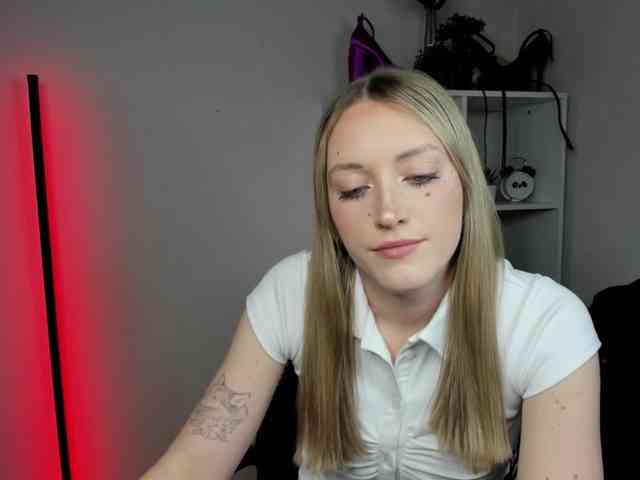 EvelynBlond26
