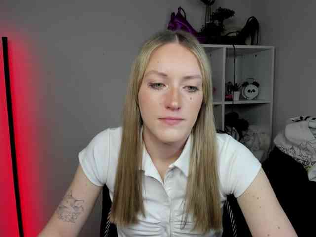 EvelynBlond26