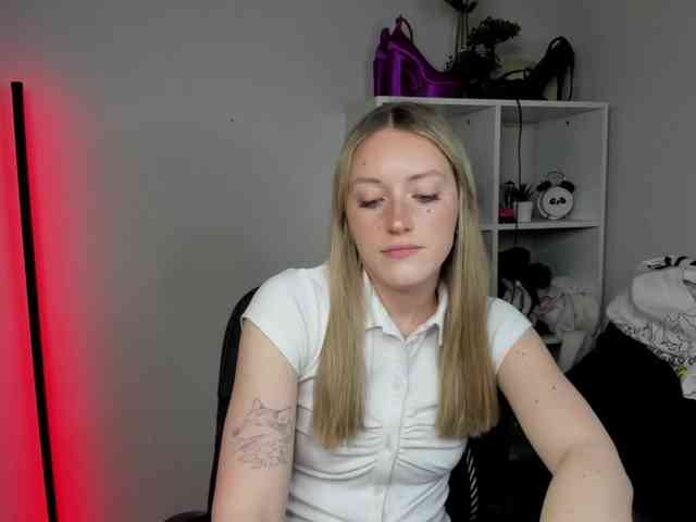 EvelynBlond26