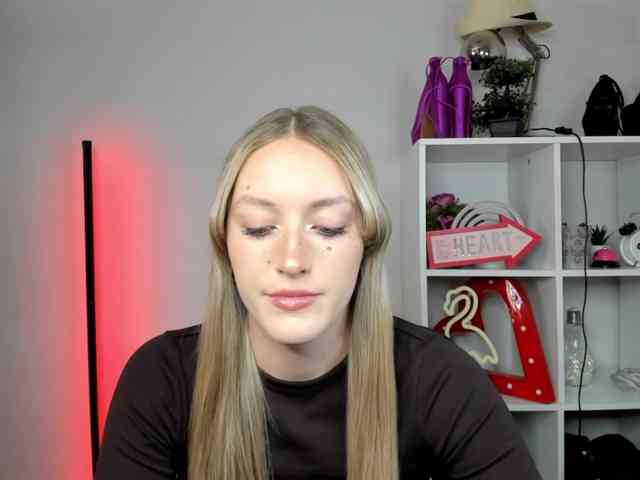 EvelynBlond26