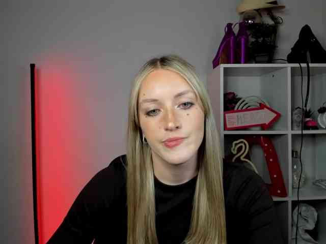 EvelynBlond26
